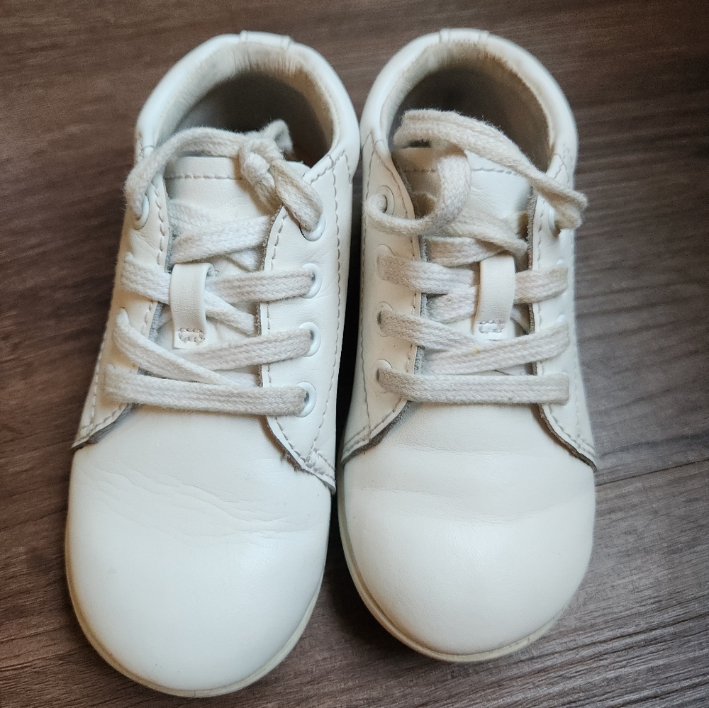 Stride Rite White Leather Sneakers Minimalist Design